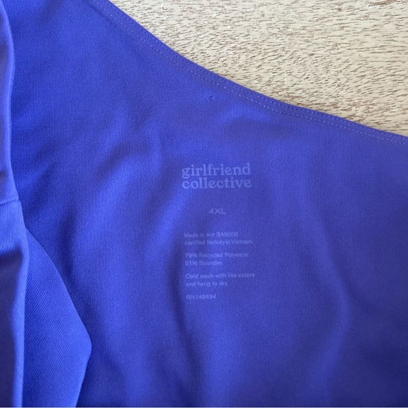 Girlfriend Collective Bianca One Shoulder Sports Bra - Picture 2 of 8